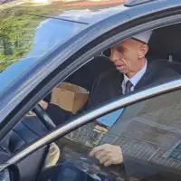 poklonili automobil imamu Context