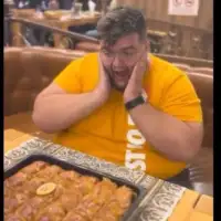 Baklava muskarac
