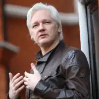 Julian Assange X