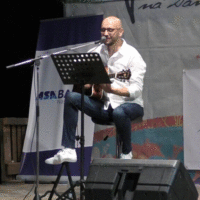 Dejan Ćulum  na sceni u Malom parku