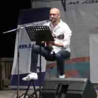 Dejan Ćulum  na sceni u Malom parku