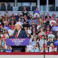 Donald Trump epa predizborni skup slika izrezana