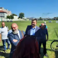 Sanski most Zamjenik ambasadora sa načelnikom općine pred izložbom