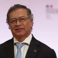 Gustavo petro 872x610