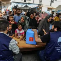 Gaza UNRWA VAKCINISE DJECU PROTIV DJECJE PARALIZE U CENTRALNOJ GAZI 872x610