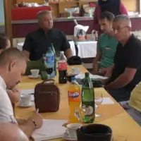 Sindikalisti  sa kolegama u Sanskom Mostu