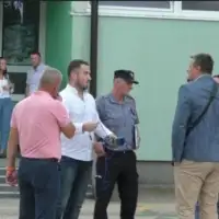 Adnan Habibija  Ministar sa cigaretom u školskom dvorištu_ skandal,ali nema veze