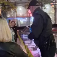policajac slatkiše davao radnicima