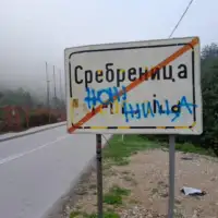Fašistički grafiti u Srebrenici