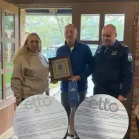 Direktor Uprave policije USK Kozlica sa  Snežanom Galić, načelnicom Sektora krim.policije  i penzioniranim službenikom Halilom Kečanovićem na fešti