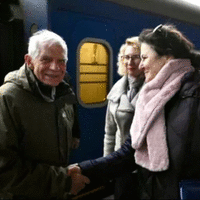 Ukrajina Josep Borrell  Borrell na zeljeznickoj stanici u Kijevu