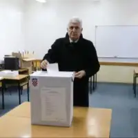 Dragan Čović gledanje izborinhr 2024 pred fena