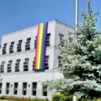 Ambasada sad lgbt zastava 1