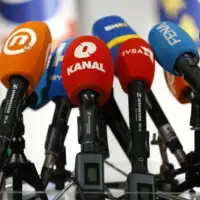 Mediji novinari 872x610