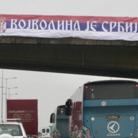 Sremska Mitrovica Autobus iz RS a kamenom ostecen u blizini