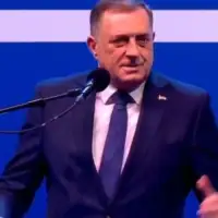 Dodik vucicev miting