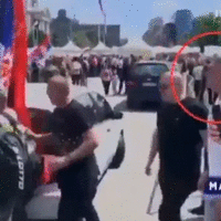 Vladimir Mandić Srbijanski rukometas snimljen kako sutira studenta na protestu u Beogradu
