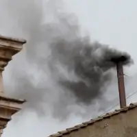 Konklava vatikan papa crni dim