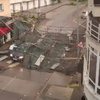 Doboj Olujni vjetar oborio ogromnu skelu na saobracajnicu