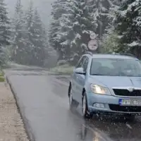 Snijeg automobil zima cesta435635jpg