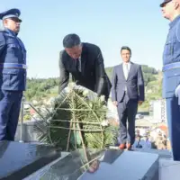 Denis becirovic izet nanic Sa polaganja vijenca 872x610