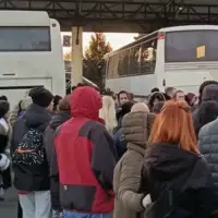 Autobusi odlazak ljudi guzva