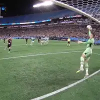 Lionel Messi  Kristijan Kahlina Hrvatski golman uhvatio Messijevu panenku