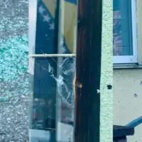 Kalesija U pucnjavi ostecena zgrada skole i Opcine Kalesija