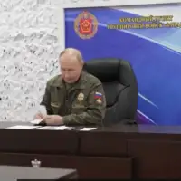 Vladimir Putin u vojnoj uniformi obisao komandni centar ruske vojske 1
