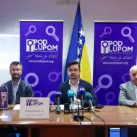 Pod lupom 1763721079
