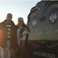 Derventa Bracni par organizovao sahranu dok su zivi