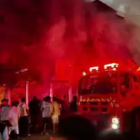 Pakistan Požar u trgovačkom centru u Karachi