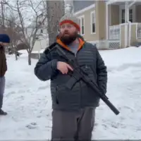 SAD Gradani s puskama patroliraju gradovima zbog Trumpovih agenata