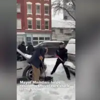 New York Zohran Mamdani cisti snijeg 1