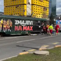 Tramvaj iskocio iz sina