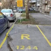 Zenica Trotoar pretvoren u parking koji se naplacuje