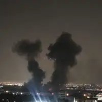 Iran napad izraela 12 03 Dim iznad Karaja