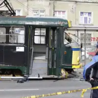 Nesreca tramvaj policajac 872x610