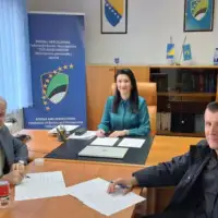 Natasa Marosevic potpisala je danas ugovore sa novim poslodavcima JKP Sapna d o o Sapna i Javnom ustanovom Centar za rehabilitaciju ovisnika o psihoaktivnim supstancama