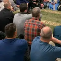 Vjernici u dzamiji 872x610