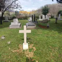 Mostar Betonski krstovi u haremu Kantarevac