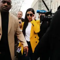 Emma Coronel Aispuro napušta sudnicu u New Yorku 2019. godine tokom suđenja njenom suprugu Joaquinu 'El Chapu' Guzmanu.