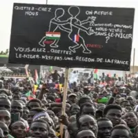 Niger Demonstranti u Nigeru protiv Francuske