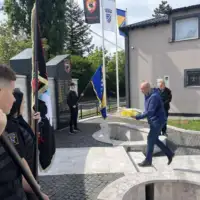 Nedzarici Crni Labudovi/ Fena