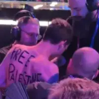 Eurosongu u Becu Osiguranje izbacivalo propalestinske demonstrante