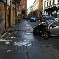 Italija 05 automobil pregazio gomilu pjesaka