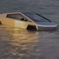Teksas tesla u vodi