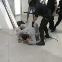 Spanija aerodrom sukobi aktivisti gaza policija