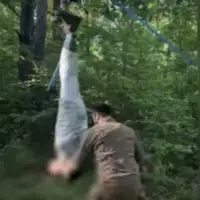 Ruski komandant muči svog vojnika