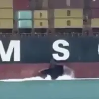 Perzijski zaljev iran pogodio brod